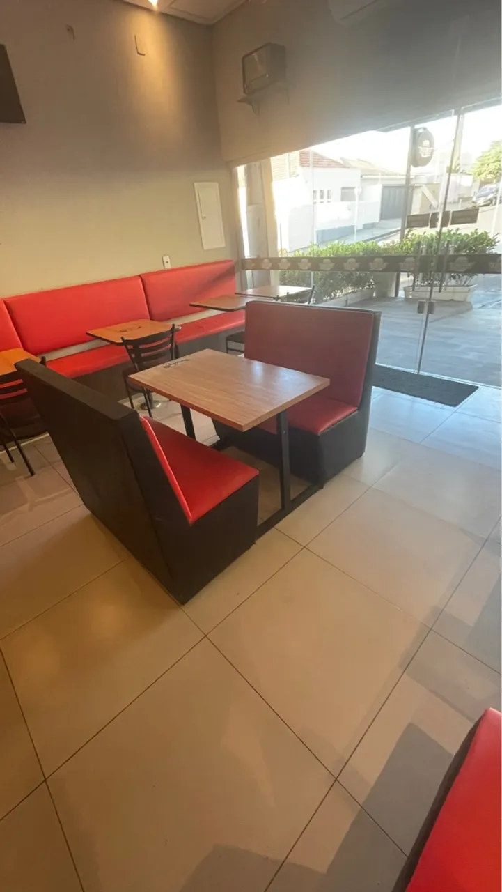 Sofá Booth com mesa