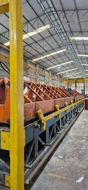 Injetora de PU e PIR + Prensa de 12 metros + Moldes para telhas e painéis. - Foto 5