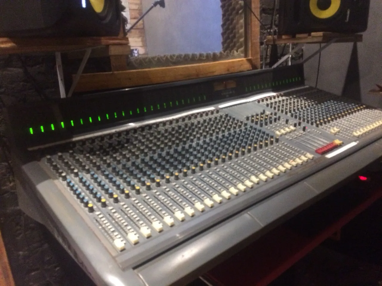 Mesa SOUNDCRAFT VENUE II 40 canais com Meter Bridge