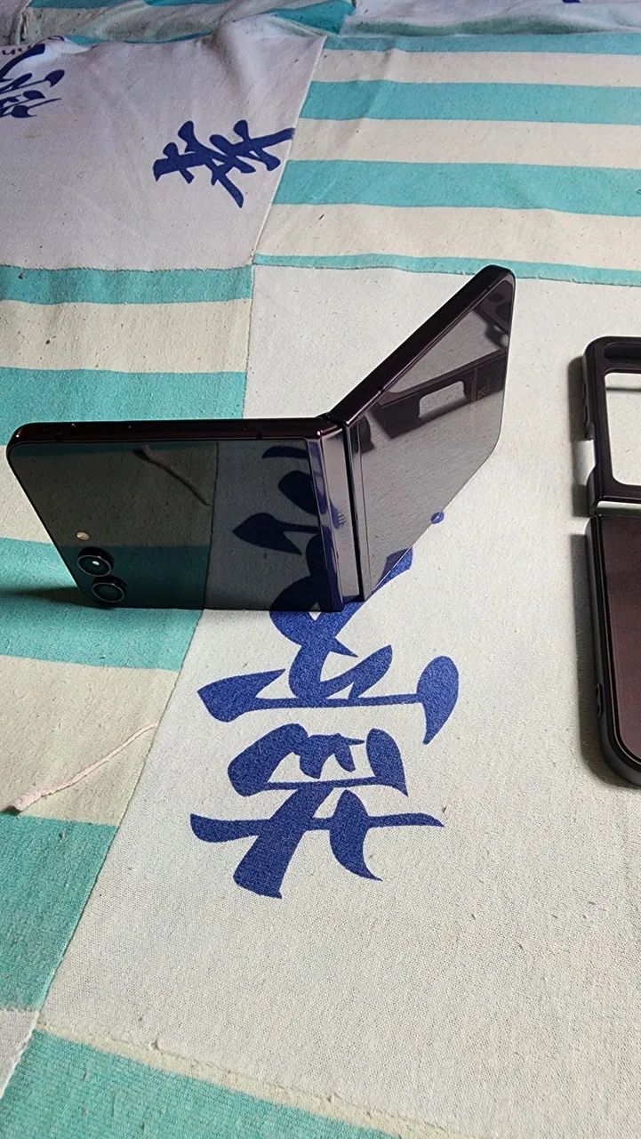 Galaxy z flip5 512 Gb 8 de Ram - Foto 4