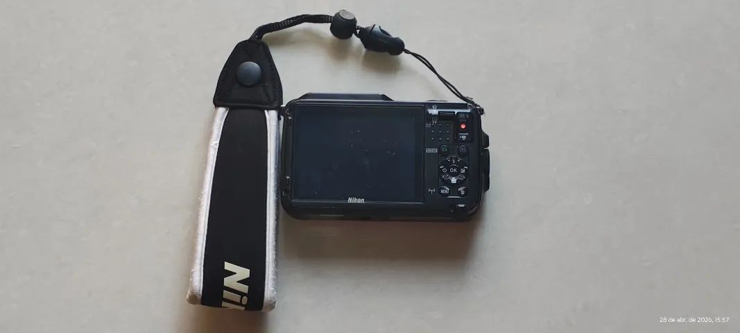 Câmera Digital Nikon Coolpix AW120 Waterproof - Câmeras e