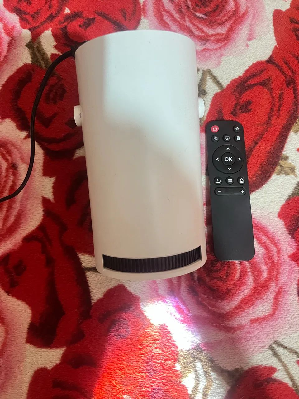 Projetor HY300 Bivolt 4K com Wi-fi e Bluetooth compatível com Android e iOs - Foto 2