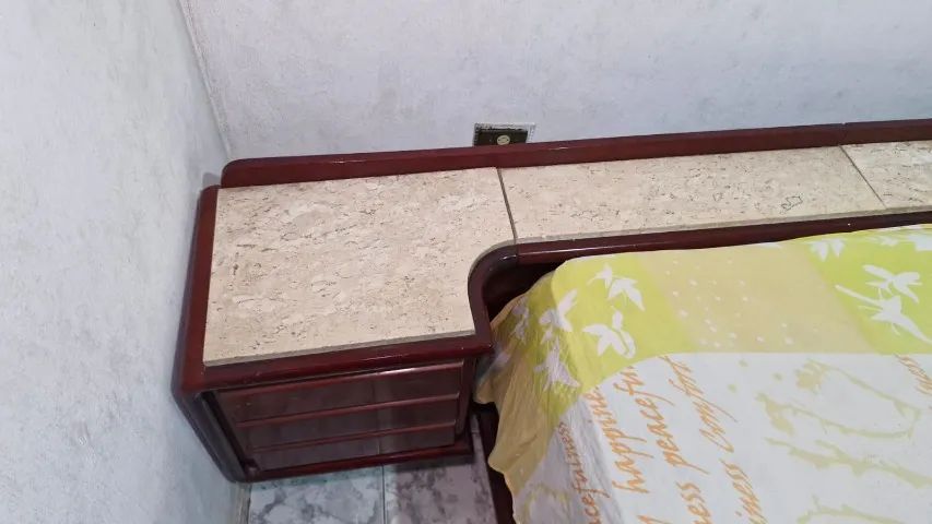 Cama de Casal de Madeira - com 2 criados-mudos e mármore - Foto 4
