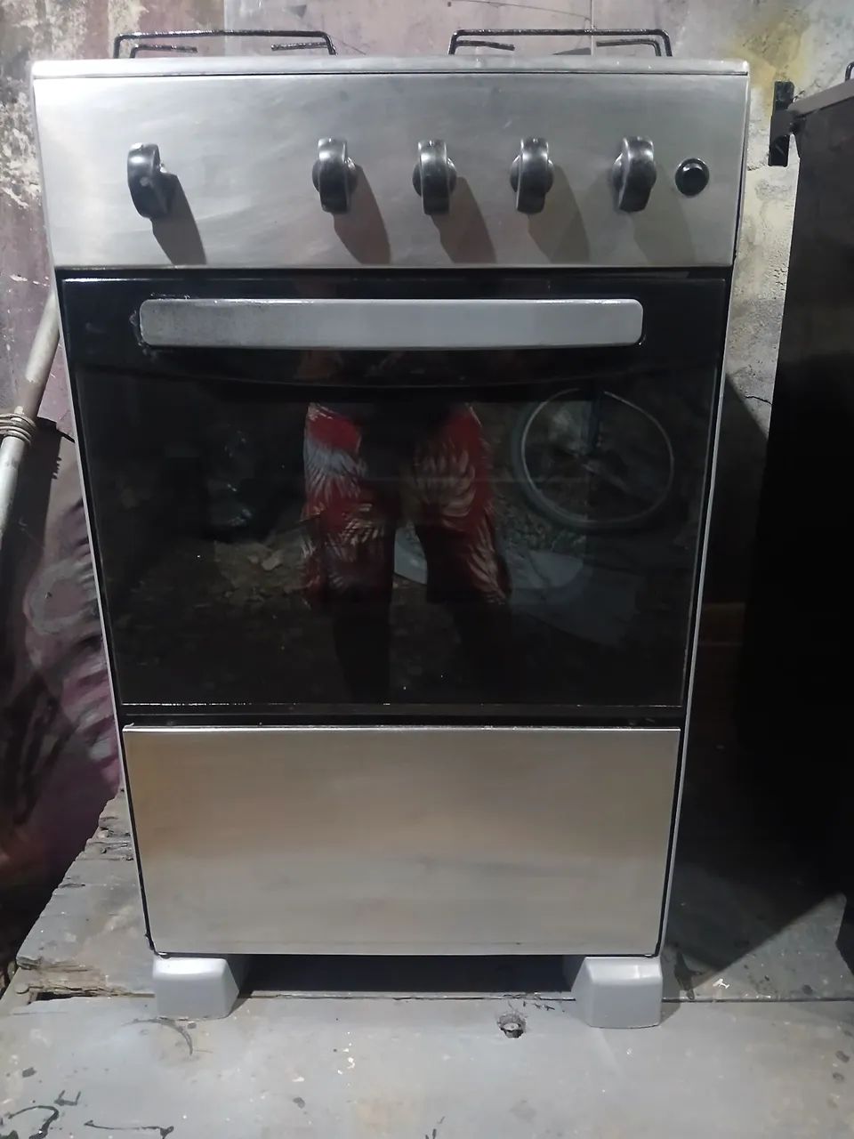 Fogões esmaltec e Electrolux inox de 4 bocas todo funcionando em perfeito estado.