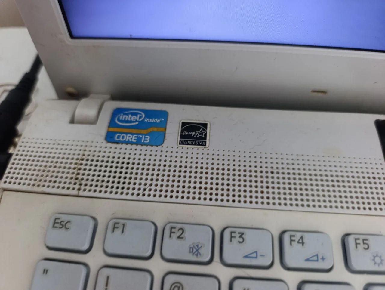 Notebook vaio Sony usado e com marcas de uso, funciona apenas conectado ao carregador. - Foto 2