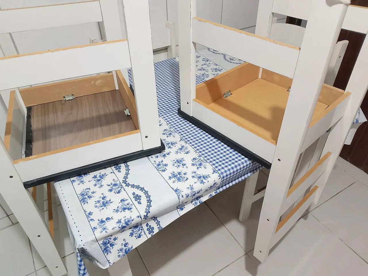 Mesa com cadeiras - Foto 4