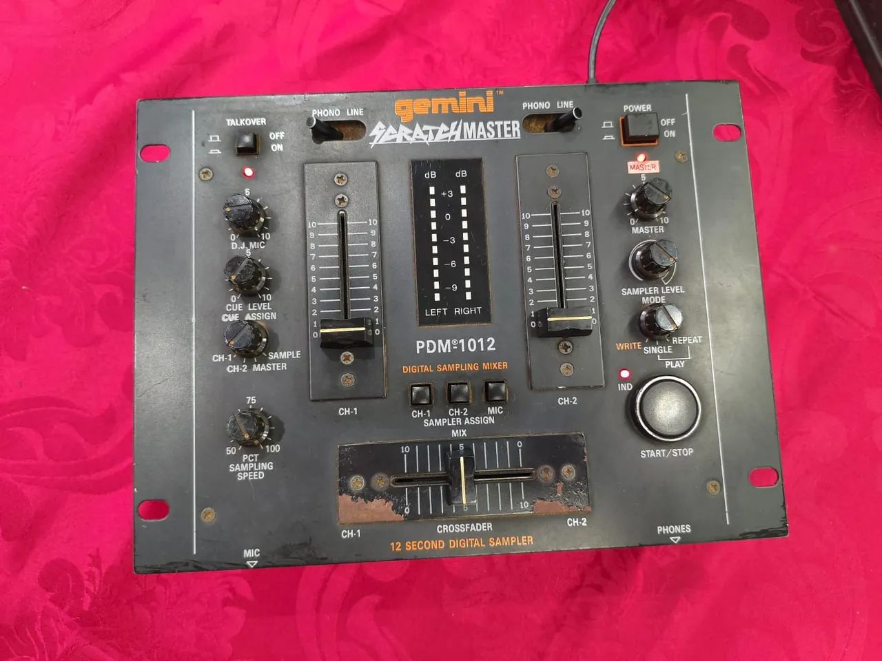 MIXER Gemini scratch master PDM 1012. 