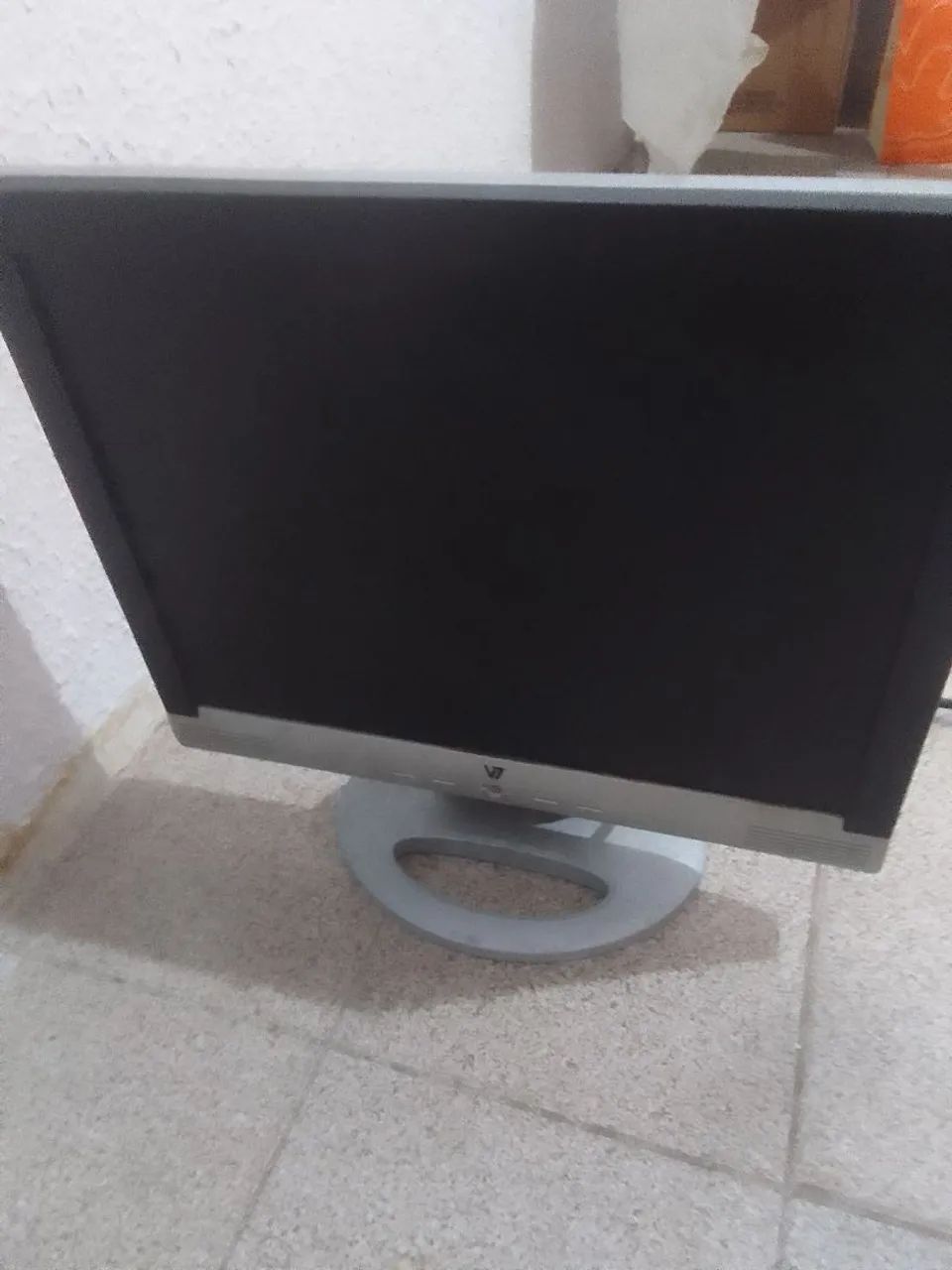 Monitor v7 15 polegadas com manchas funcionando  - Foto 4