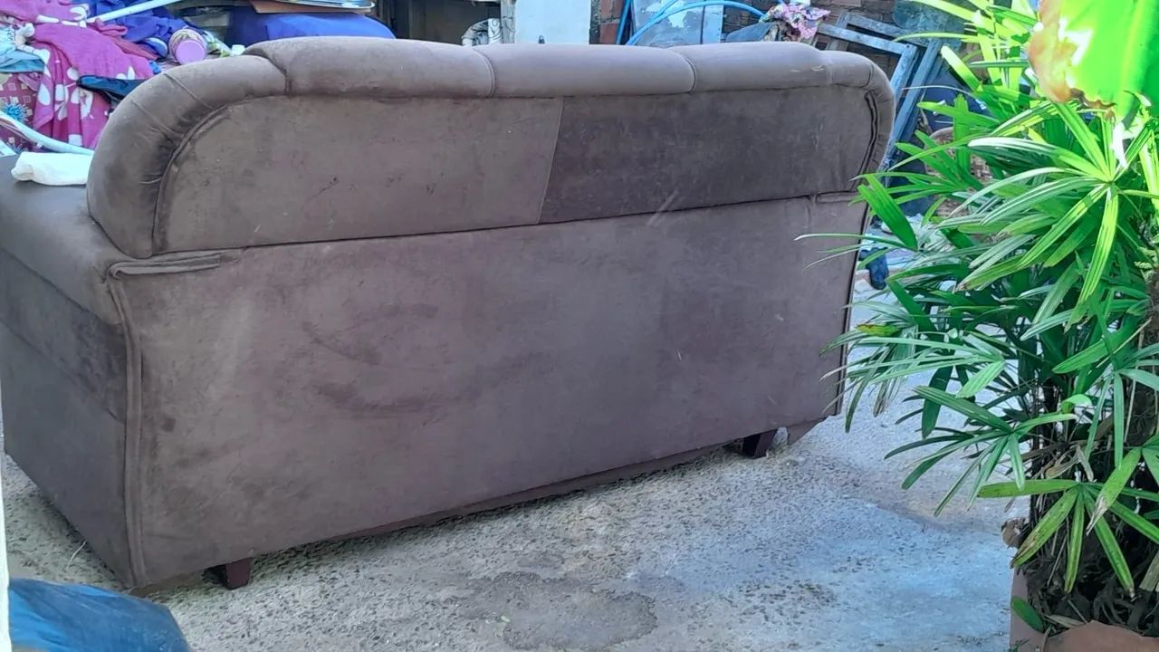 Sofá três lugares marrom - Foto 3