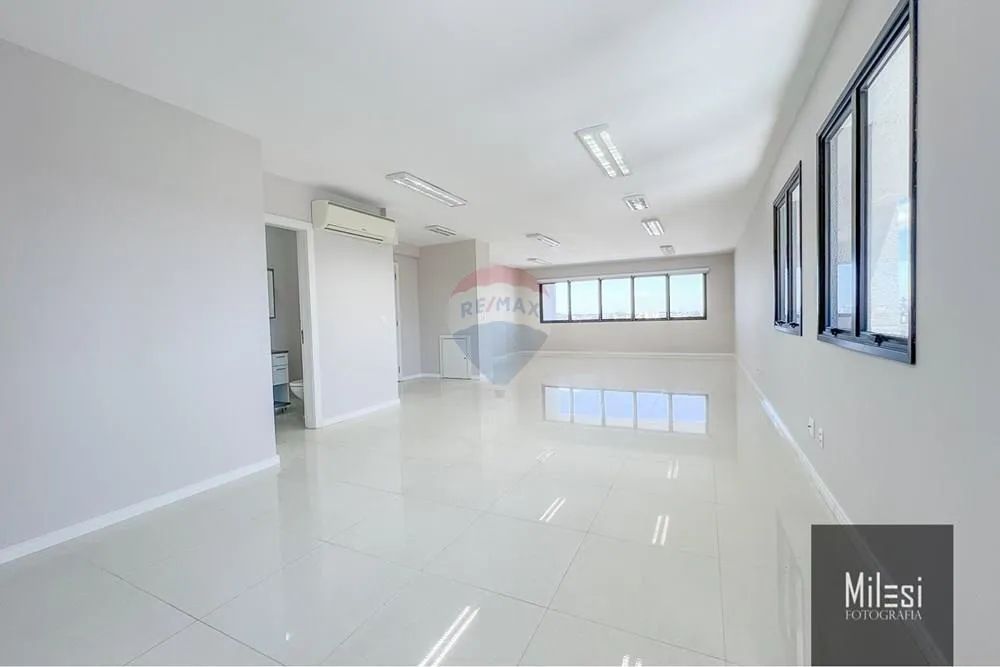 Sala Comercial no Pio X | 79,6m² privativos | 2 vagas - Foto 2