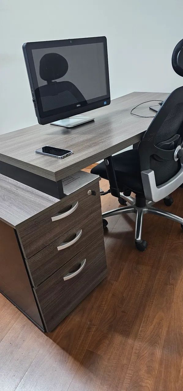 Mesa de Escritório Executiva com Gaveteiro - Excelente Estado - Foto 4