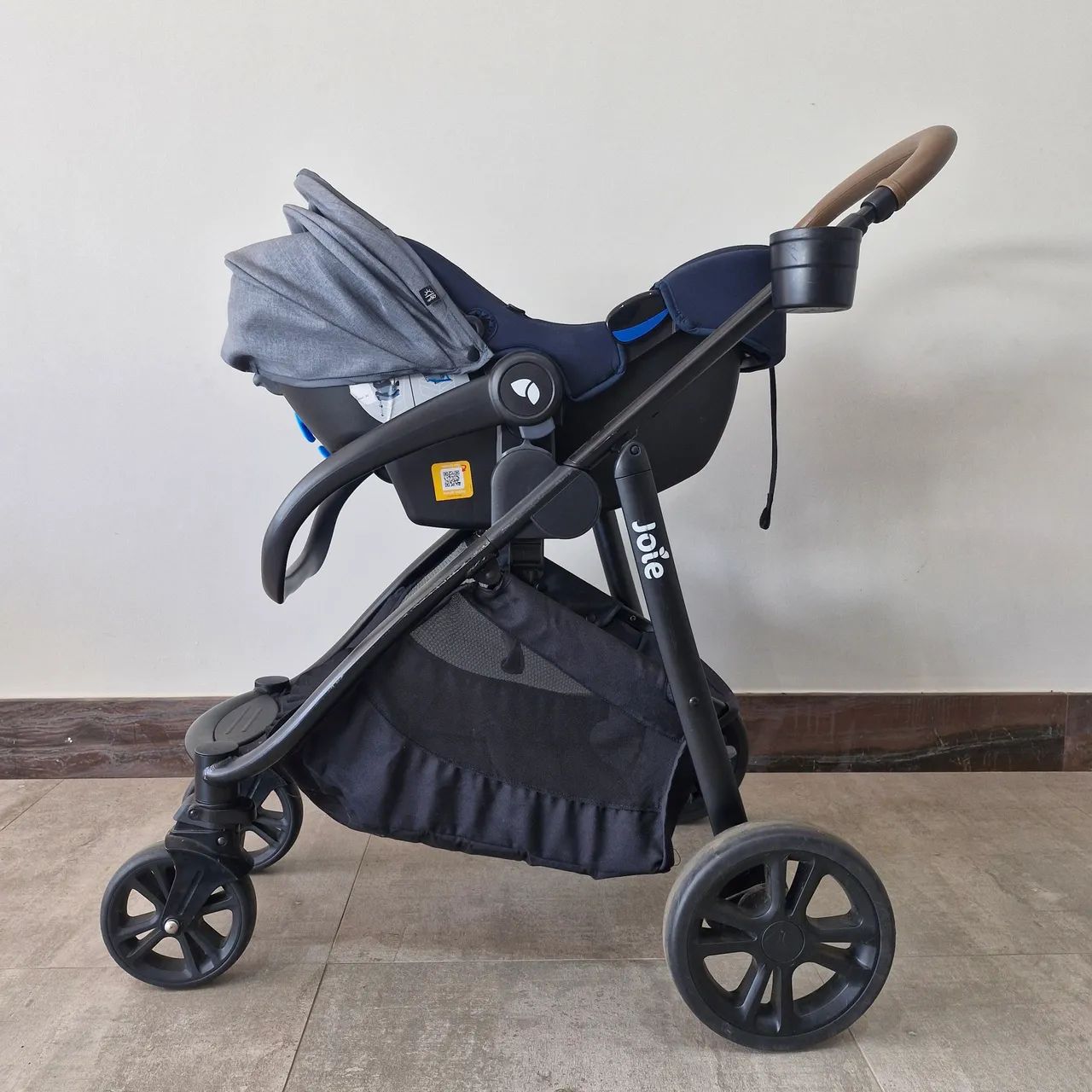 Carrinho de Bebê importado 3 x 1 com moisés e bebê conforto - Foto 5
