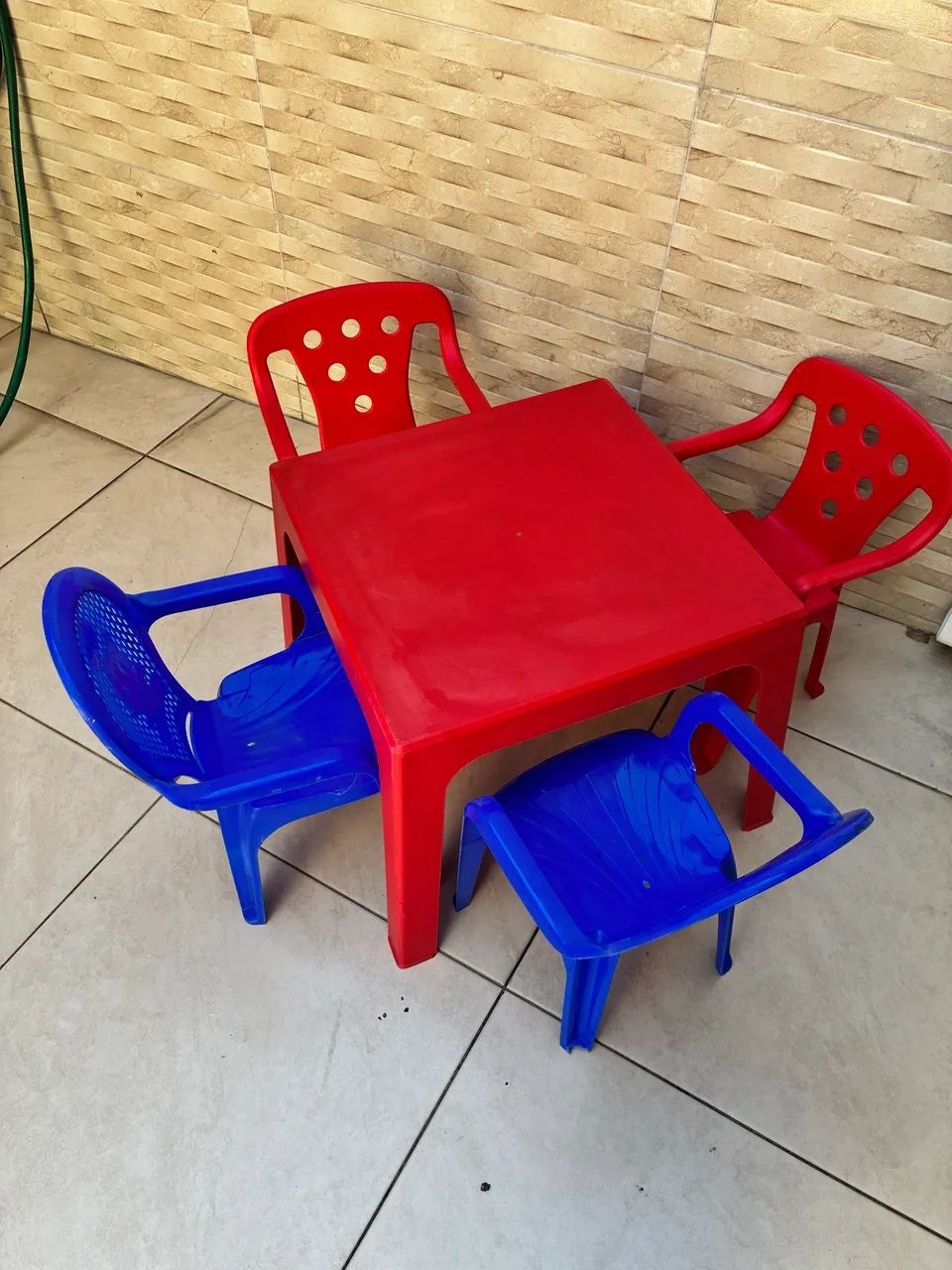 Mesa infantil com 4 cadeiras - Foto 3