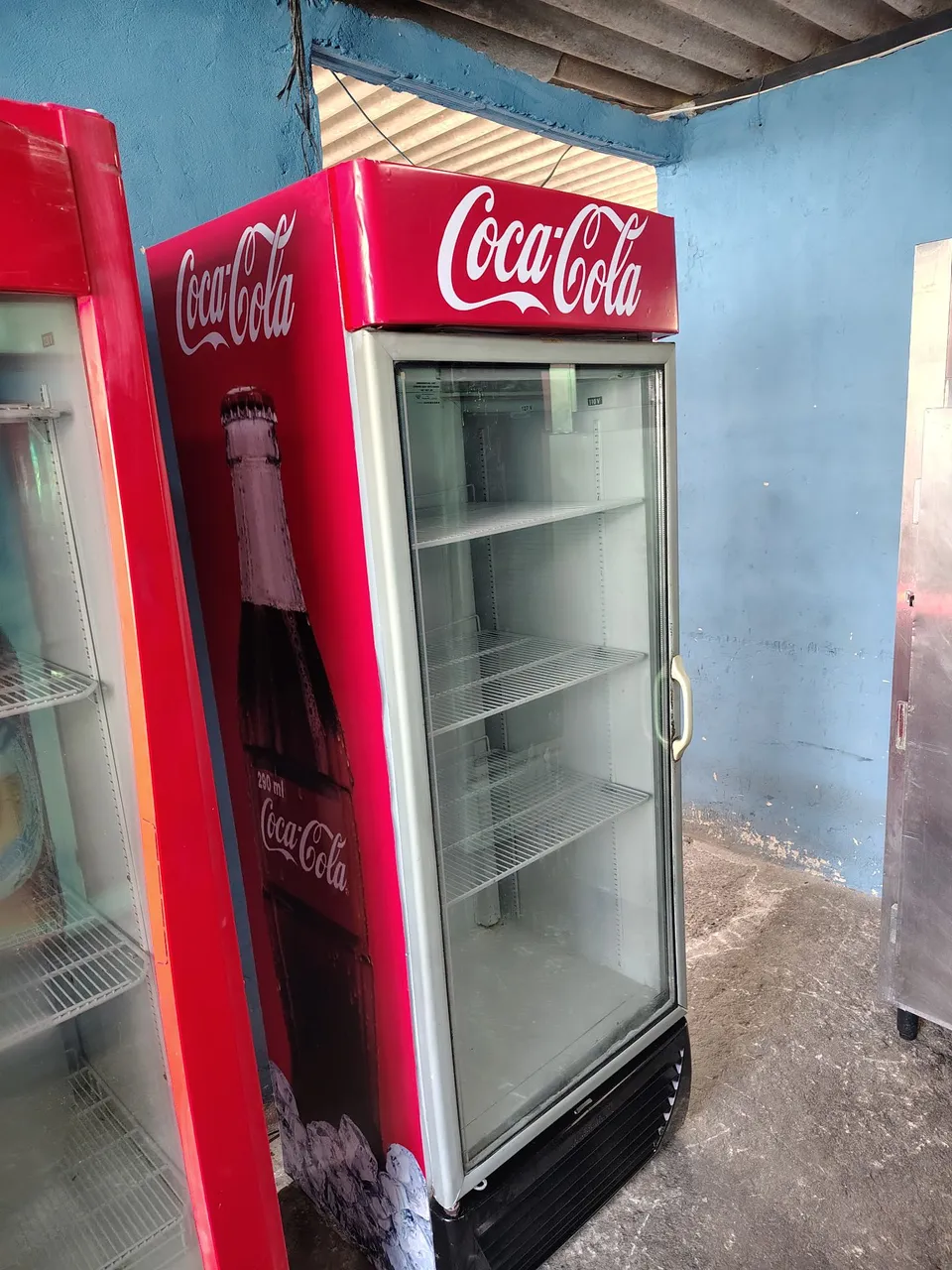 Geladeira Expositora Coca-Cola 560 litros entrega - Geladeiras e