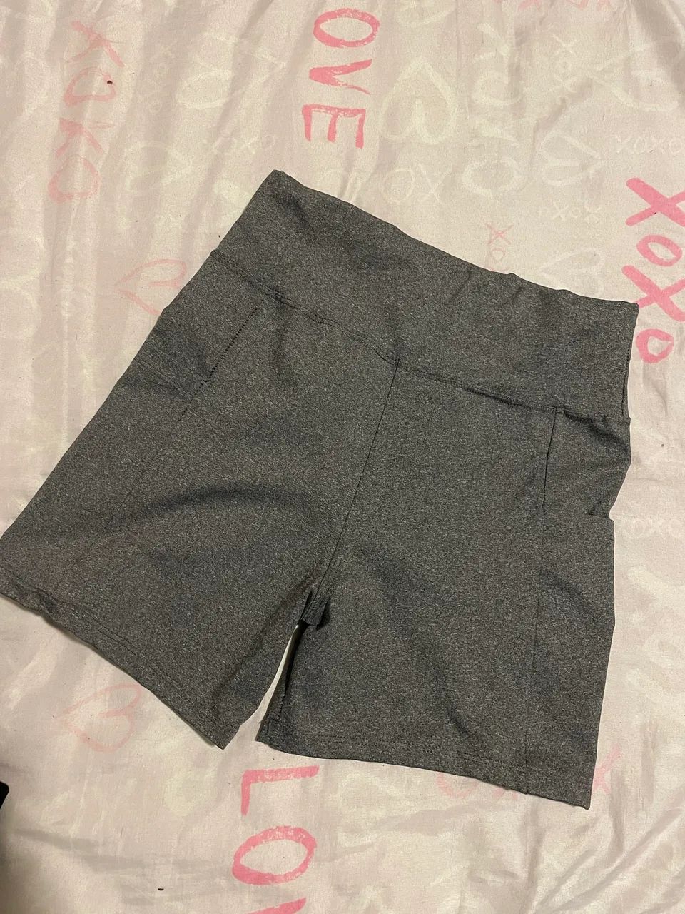Shorts legging com bolso 