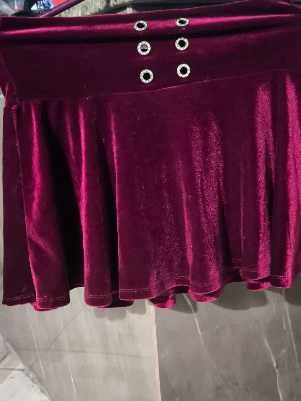 Short Saia curta vinho de veludo