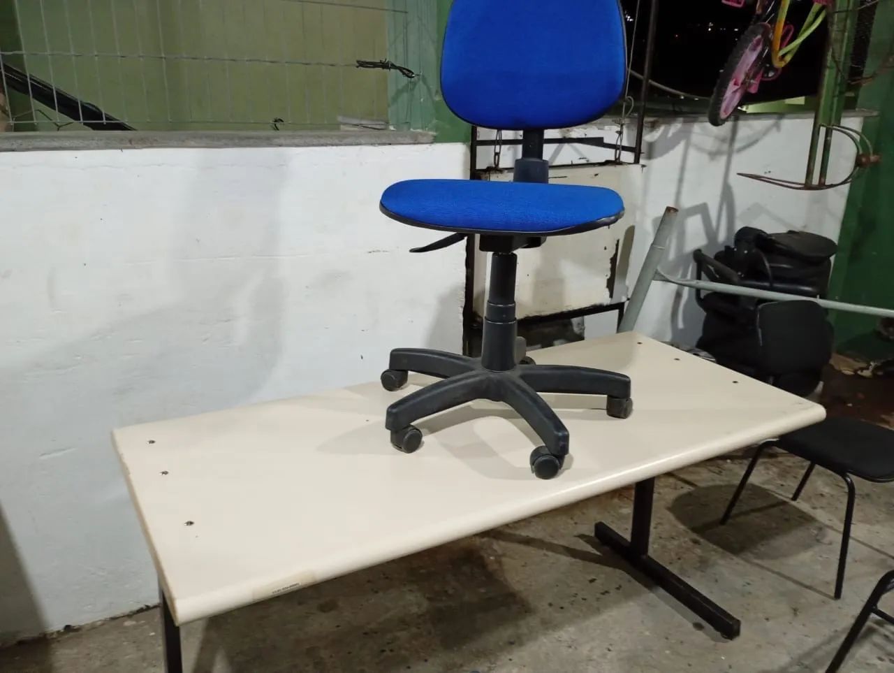 Mesa com cadeira  - Foto 2