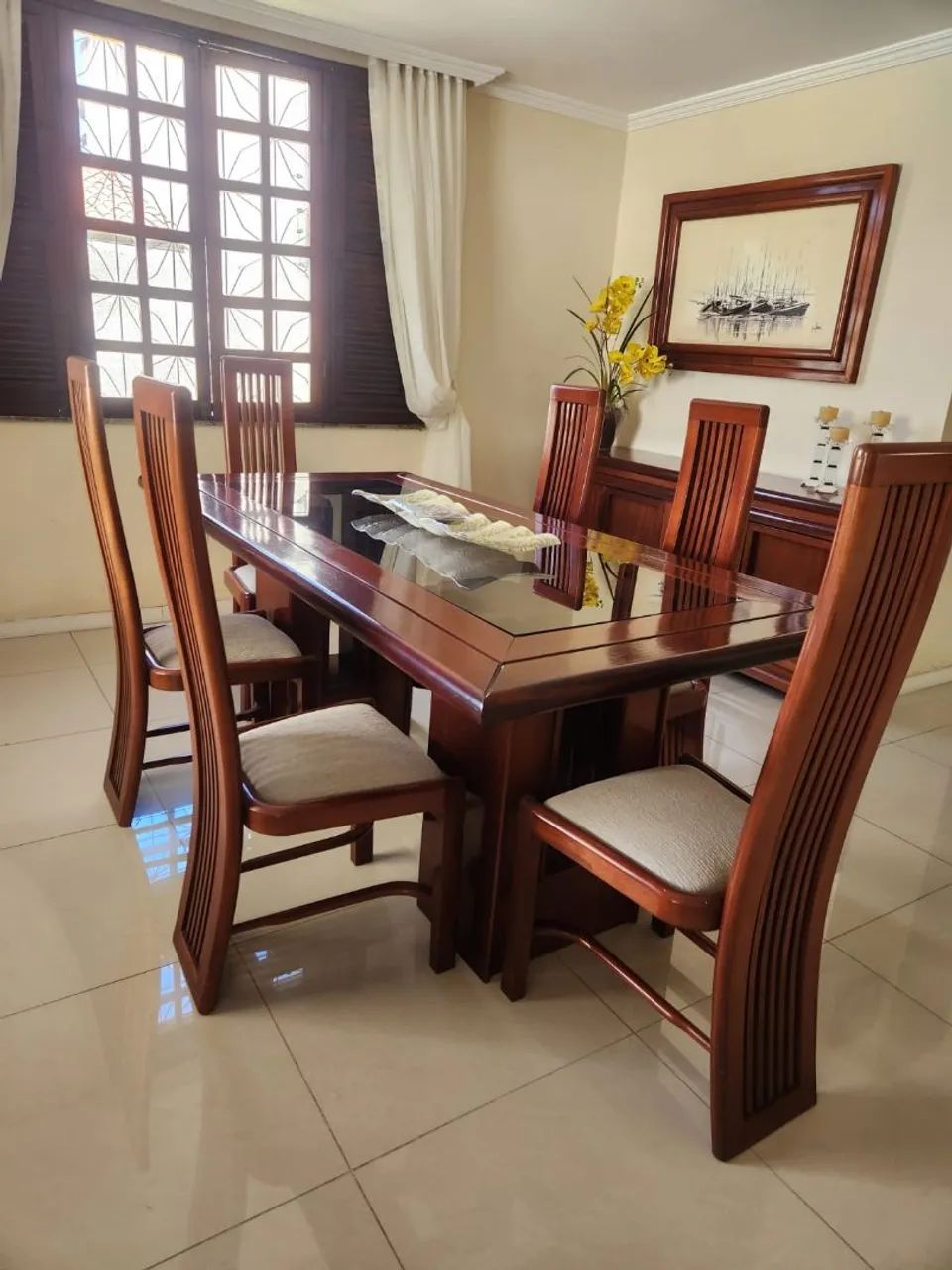 Sala de jantar em MOGNO