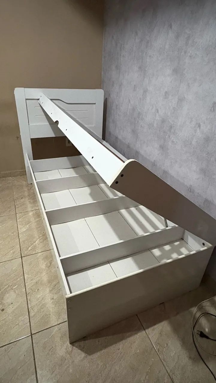 Vendo cama de solteiro 