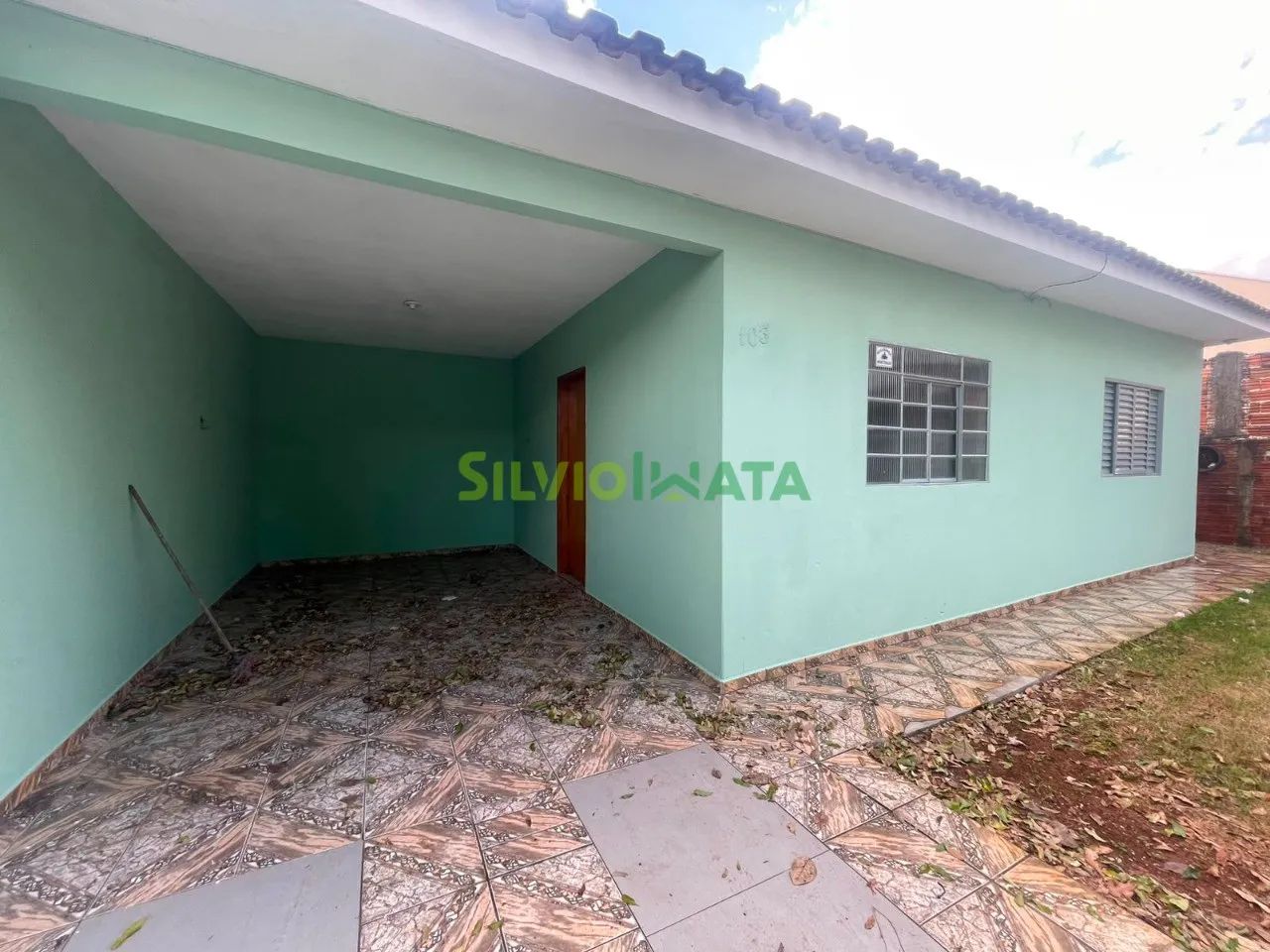 EXCELENTE CASA , 02 QUARTOS, AMPLO QUINTAL, JARDIM BATEL. - Foto 2