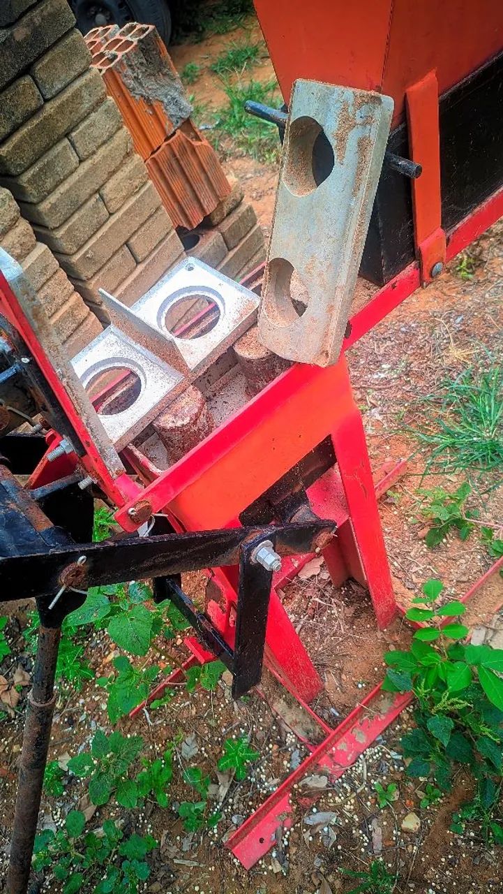 Máquina para Fabricação de Tijolo Ecológico (Usada)65579522977795121