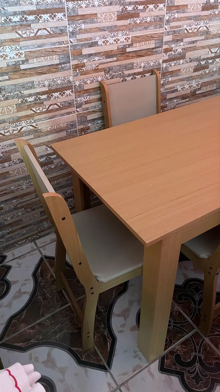 Mesa de jantar + 4 cadeiras