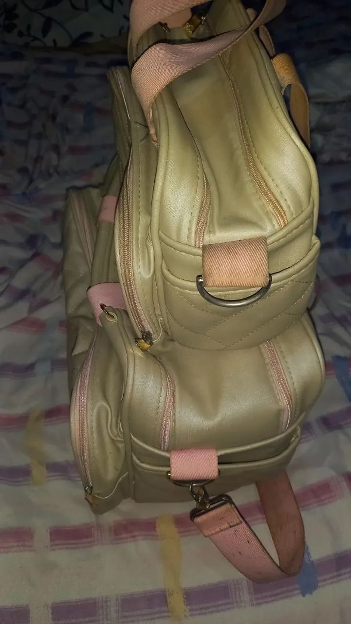 Bolsa usada porém conservada saída da maternidade etc.. só falta lavar as alças 60 reais  - Foto 3