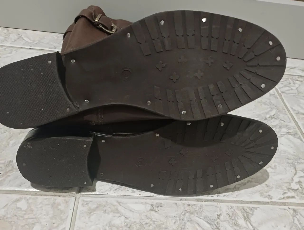 Bota de couro cano longo. - Foto 4