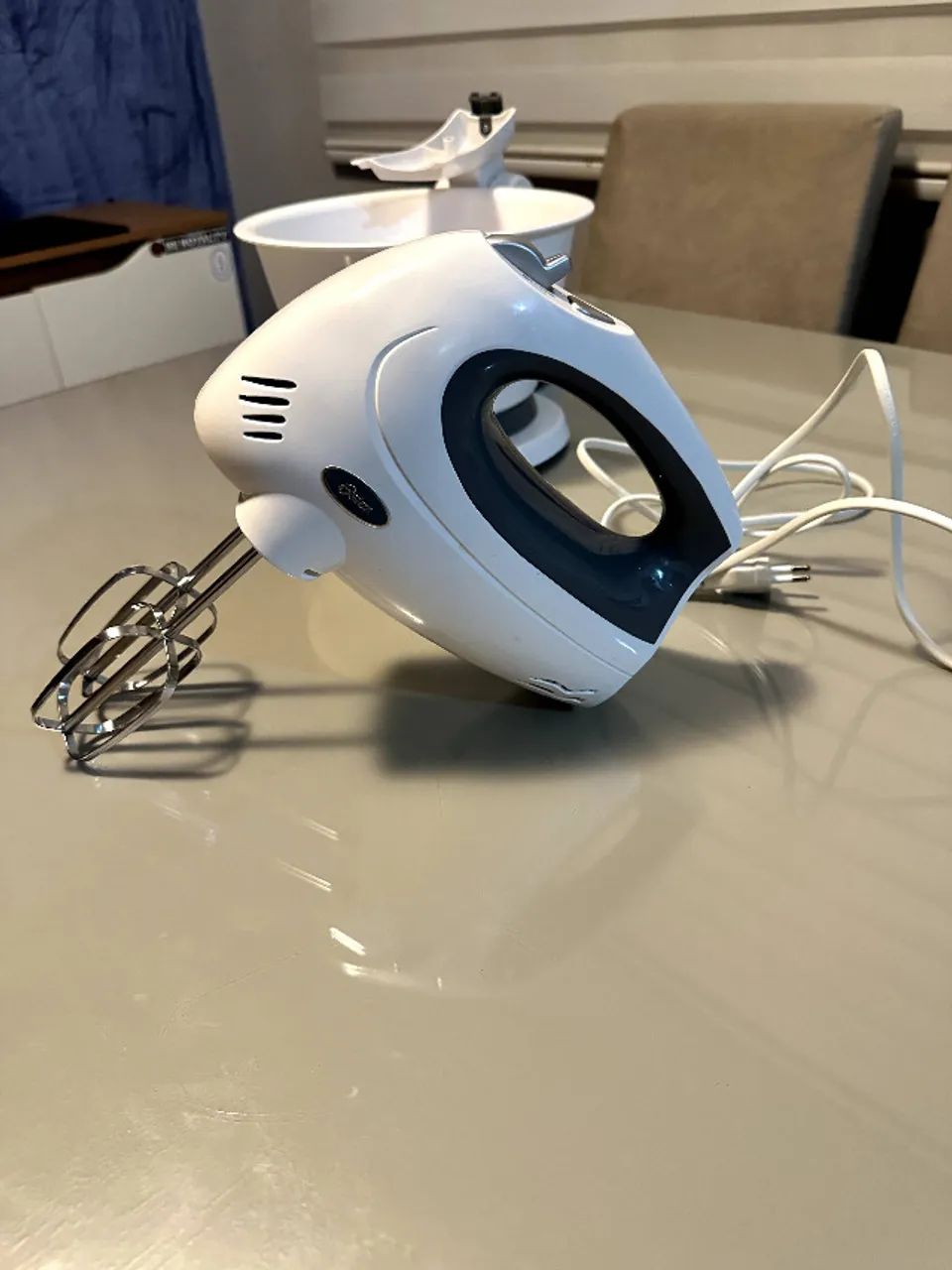 Batedeira De Mao Oster 2610 6 Velocidades 250w 110v Branca - Foto 2