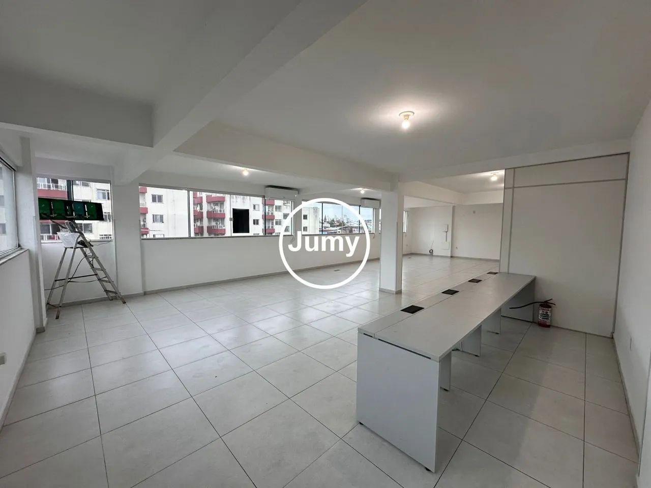 SALA COMERCIAL 130M² / ARACI VAZ CALLADO.