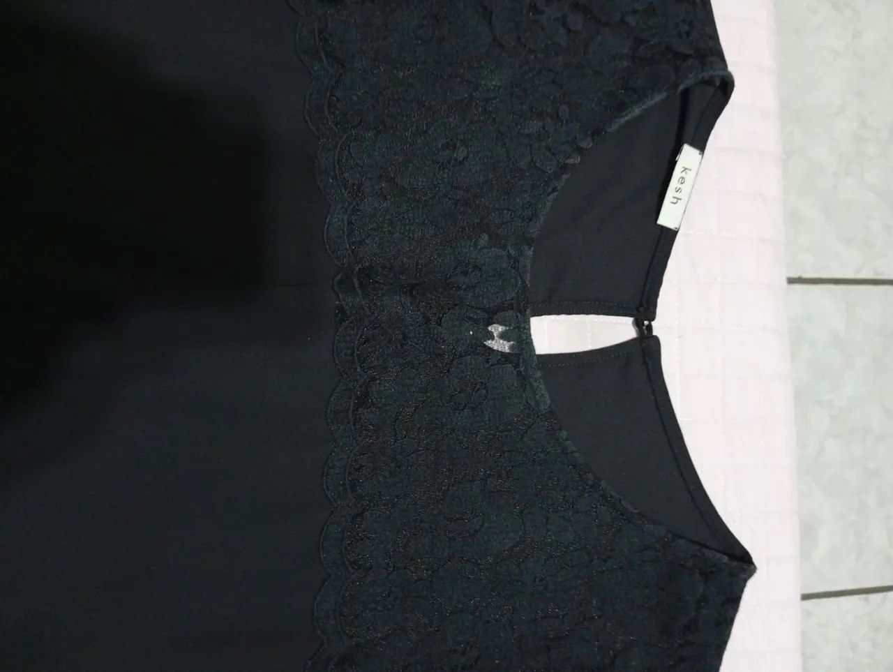 Blusa delicada preta - Foto 3