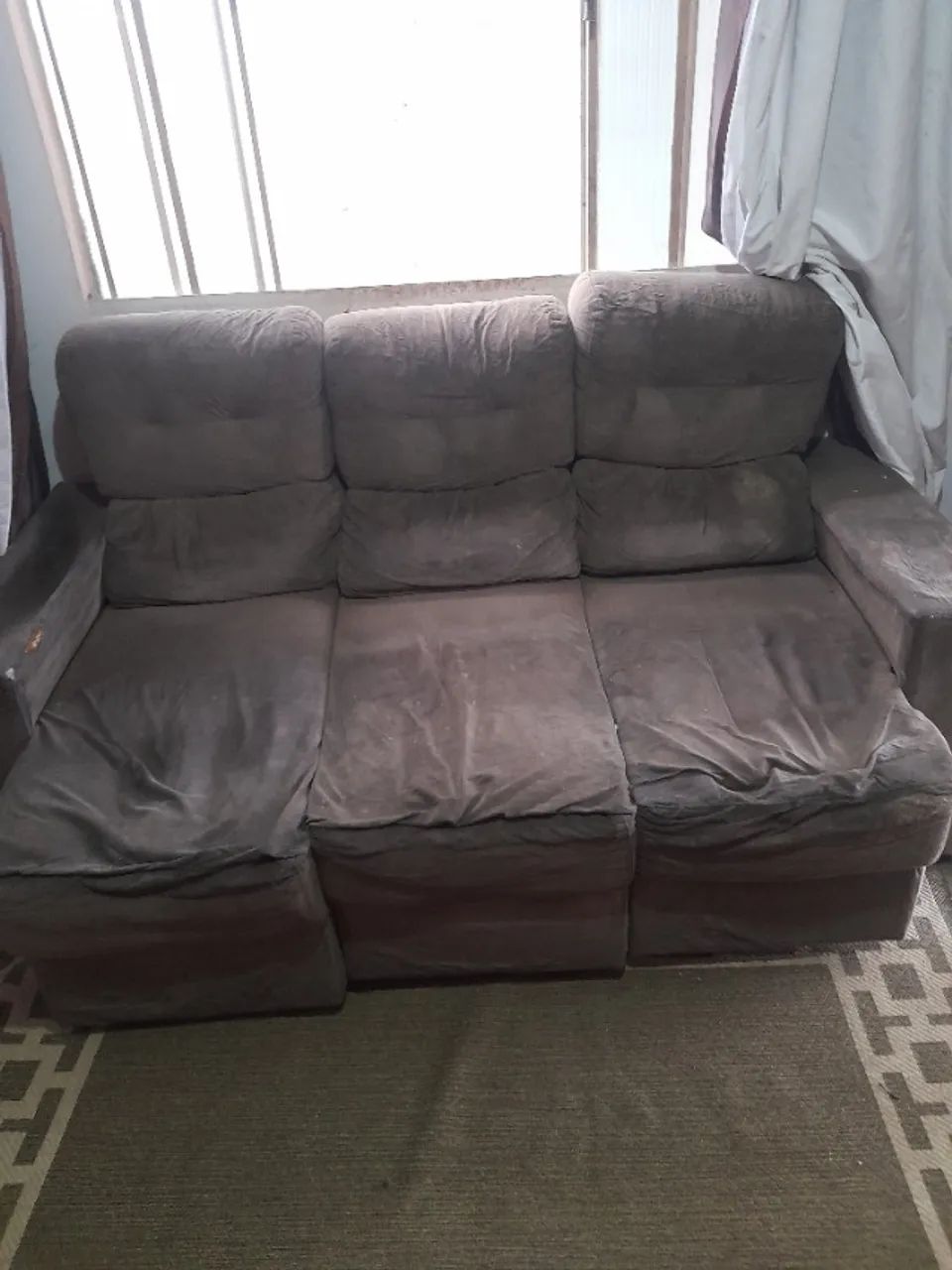 Vendo 2 sofás retráteis cinza, confortáveis e espaçosos. - Foto 5