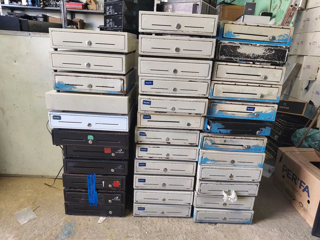 Lote com 35 gavetas caixa para reformar