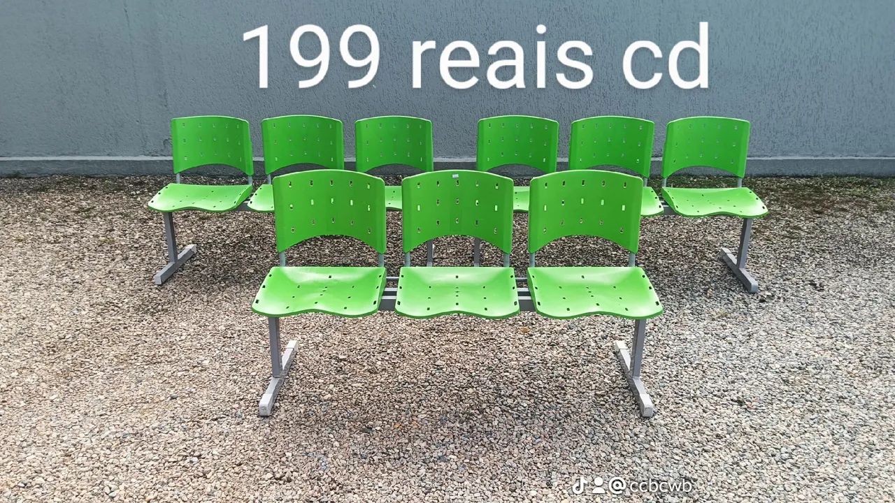 Cadeiras de Plástico Pretas - R$ 99 - Foto 3