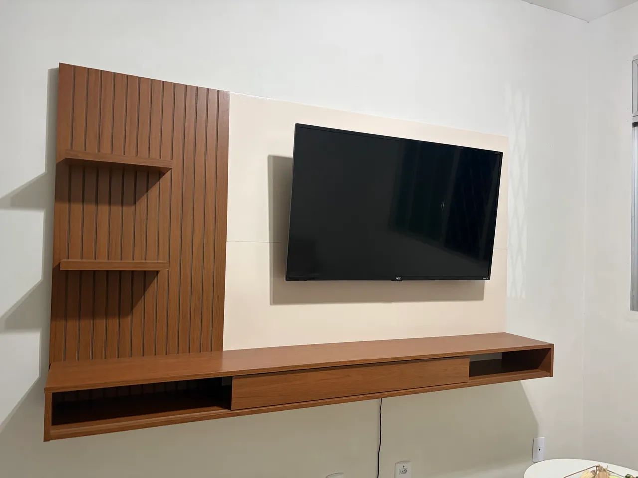 Painel rack suspenso MDF