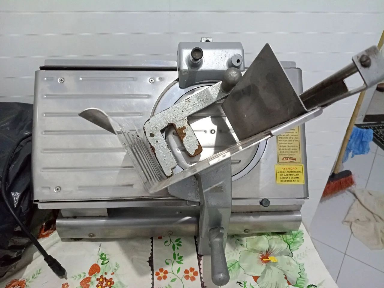 Máquina de Cortar Frios
