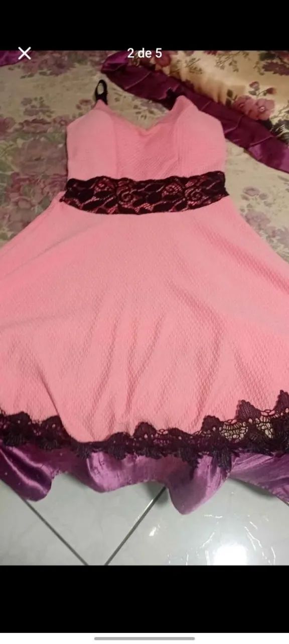 Vestido rosa com renda preta