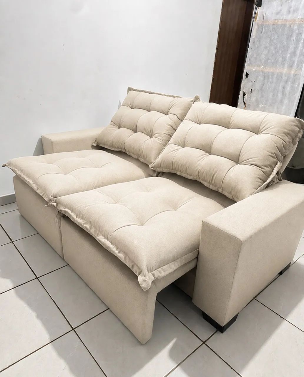 Sofá retrátil e reclinável novo  - Foto 4