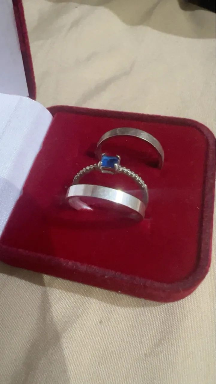 Vende_se par de aliança com solitário ( prata ) - Foto 3