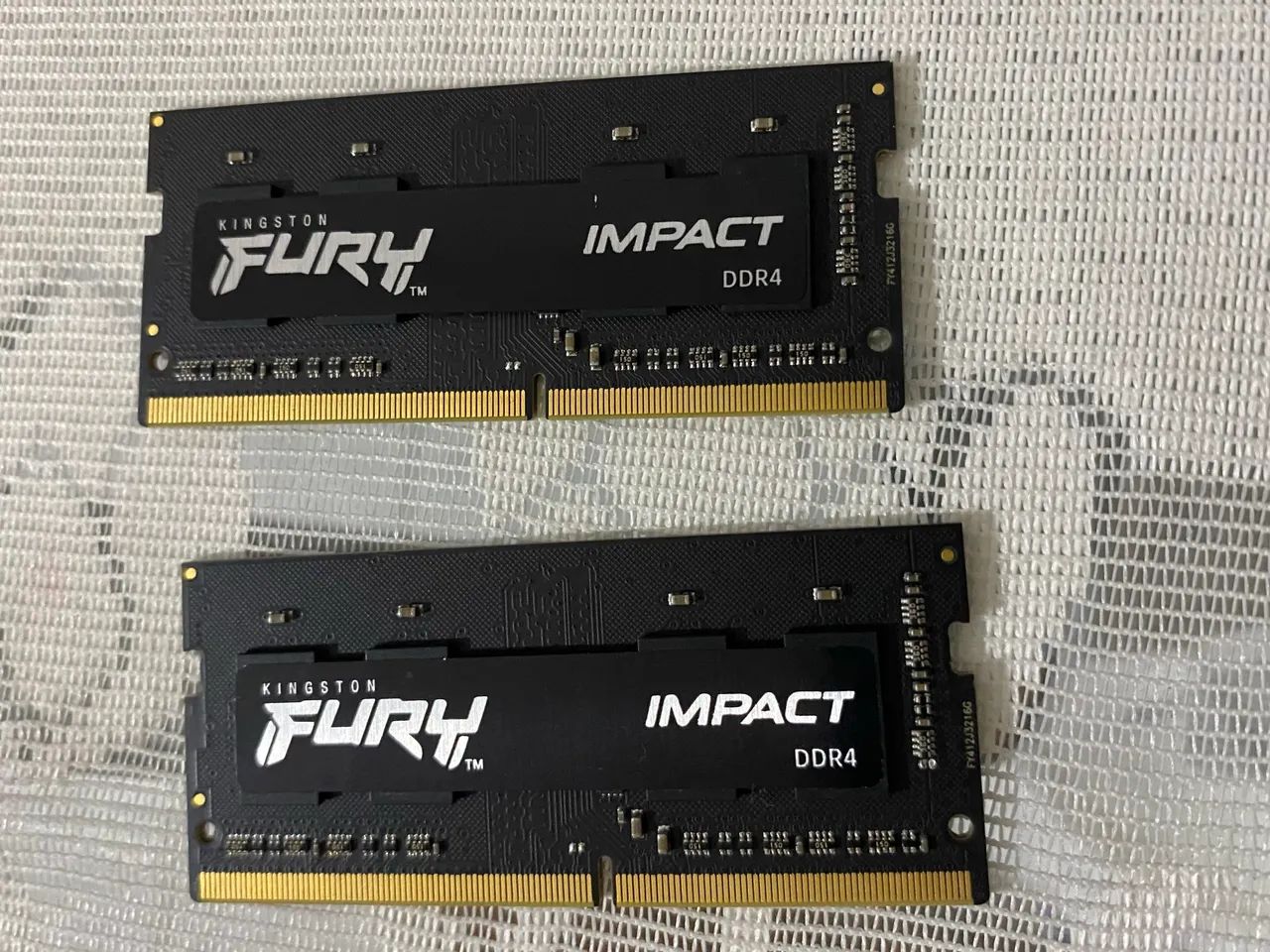 2 Memórias RAMs Para Notebook DDR4 16gb 3200Mhz CL20 Kingston Fury Impact (NUNCA USADAS)