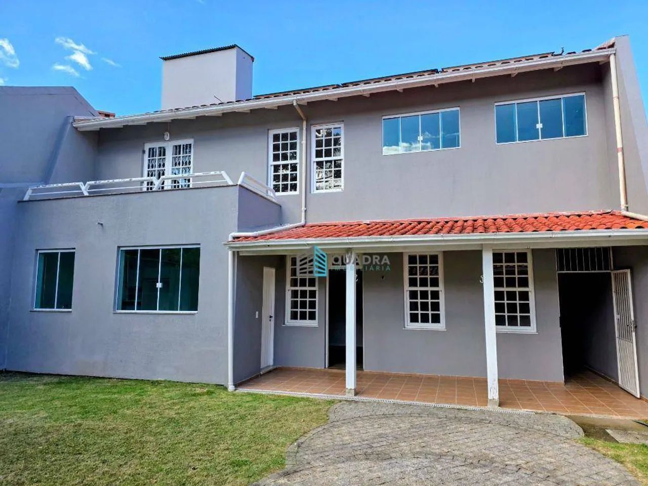 Ampla casa com 5 quartos na Rua Reinaldo Consoni - Foto 5