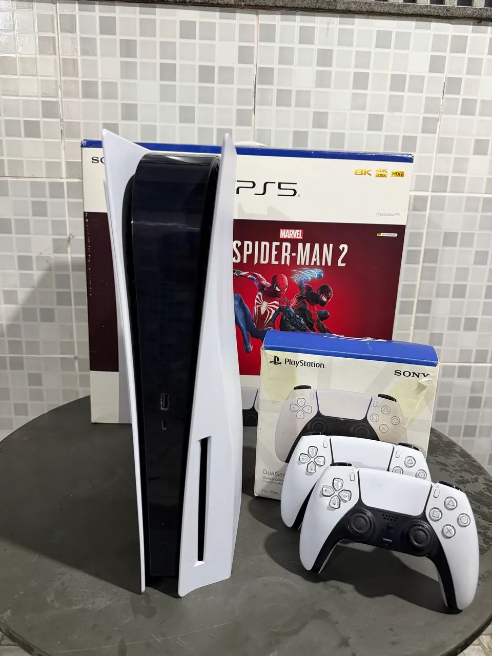 Ps5 com leitor de disco 2 controles e caixa seminovo