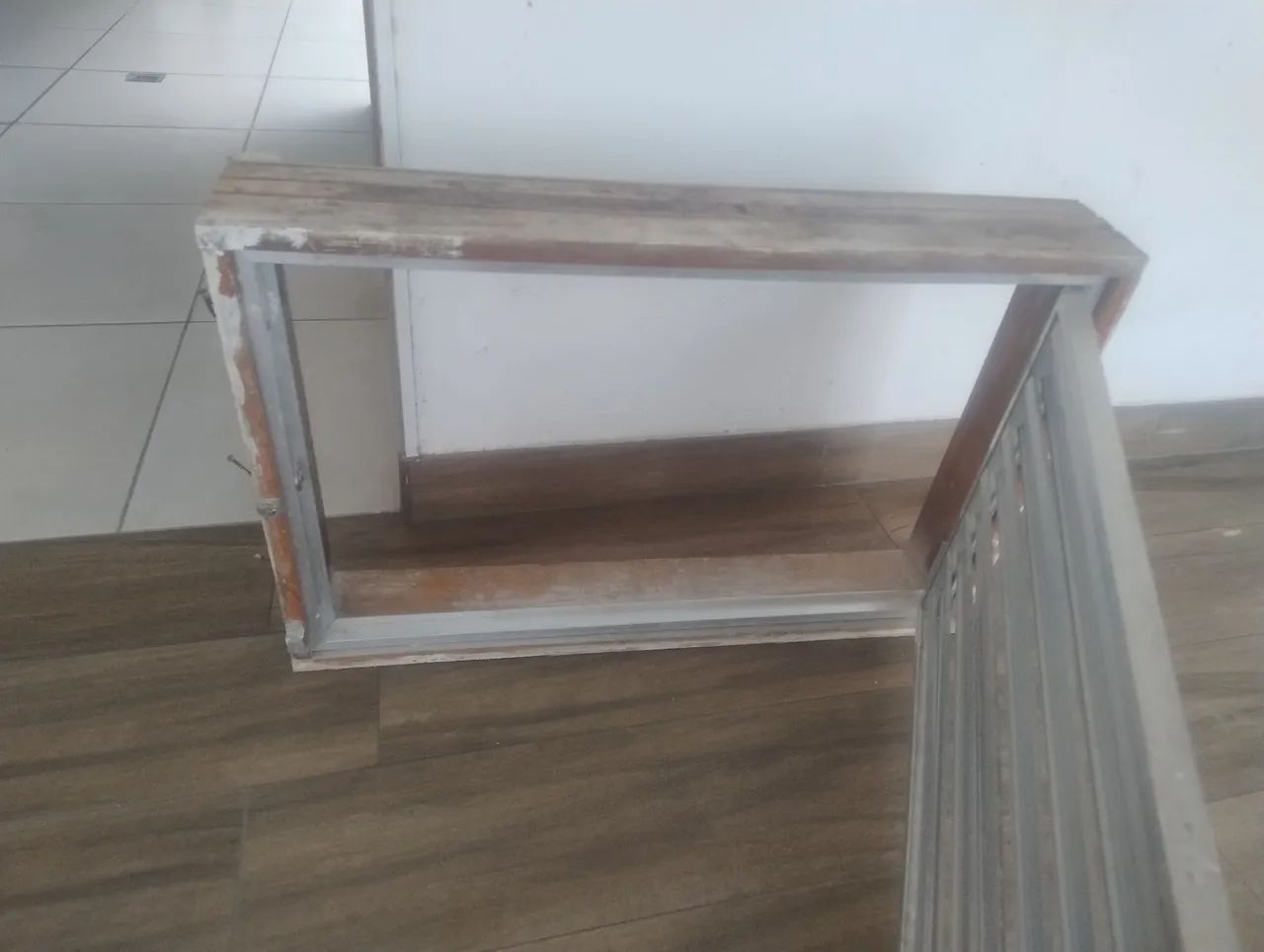 ESQUADRIA DE ALUMÍNIO COM COXONETE DE MADEIRA  - Foto 4