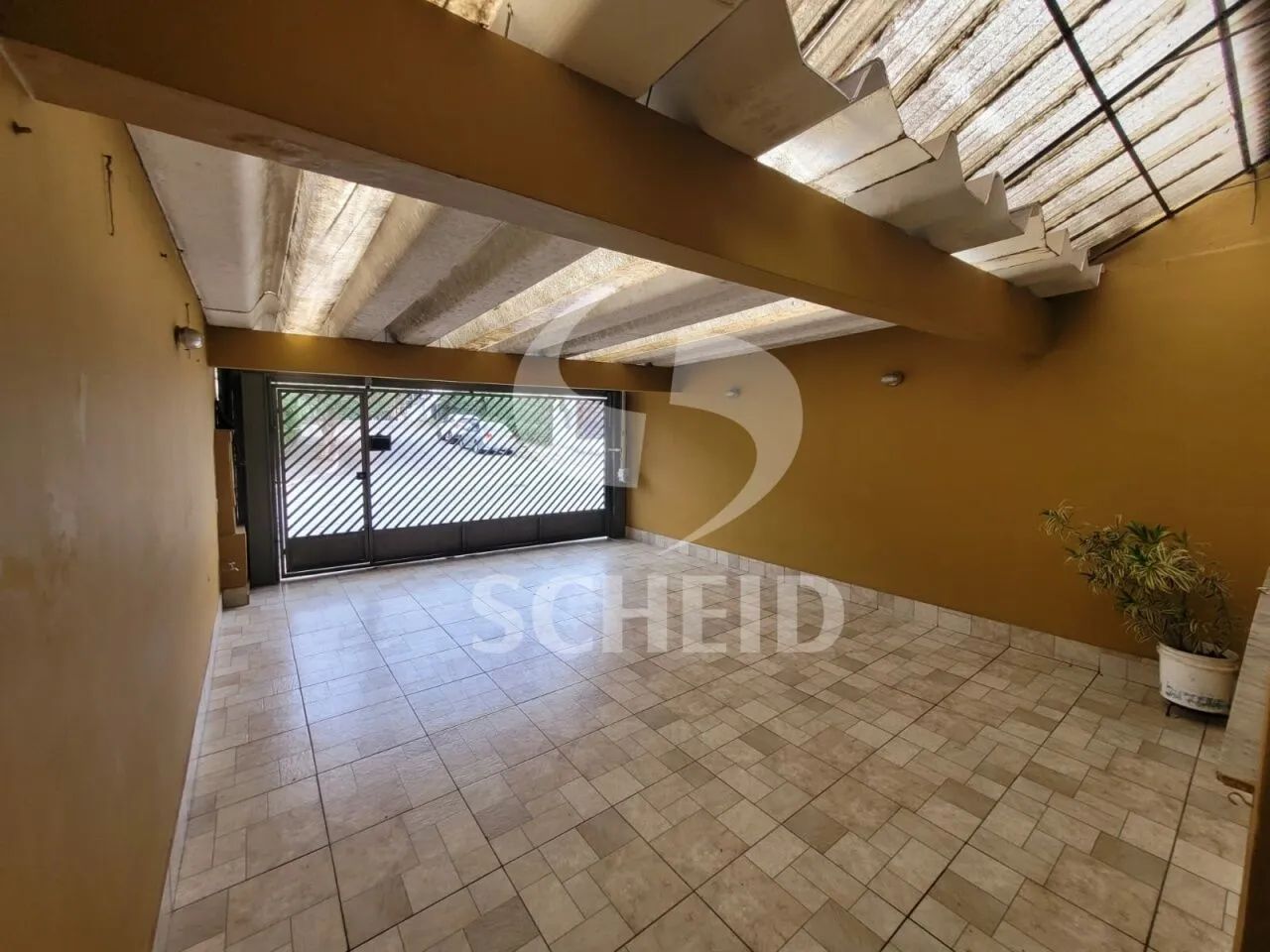 Sobrado com 240m2, 4 quartos, 2 vagas em excelente localização em Interlagos - Foto 2