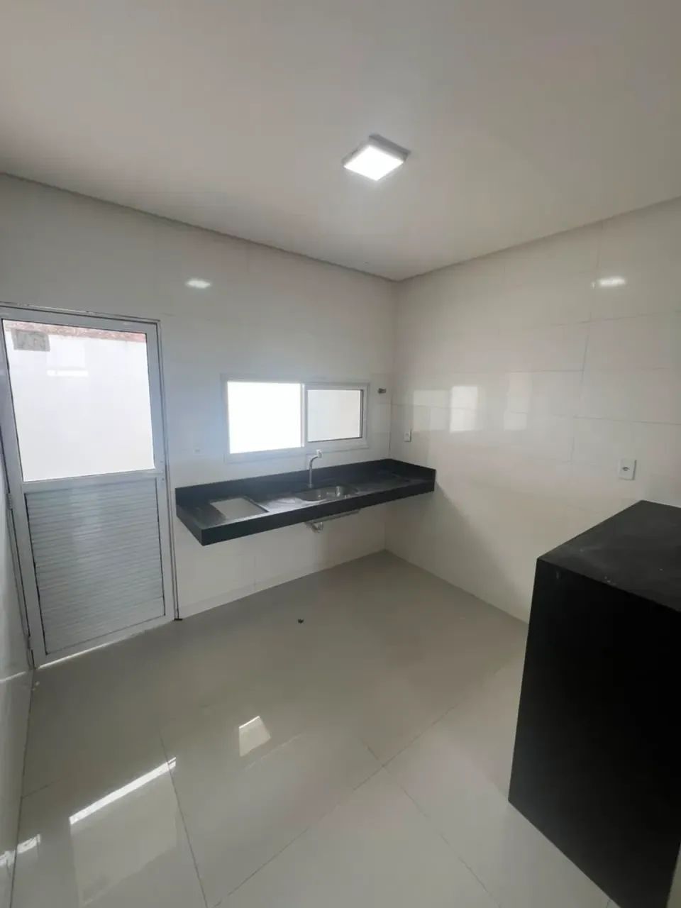 Imóvel para aluguel possui 90 metros quadrados com 2 quartos - Foto 4