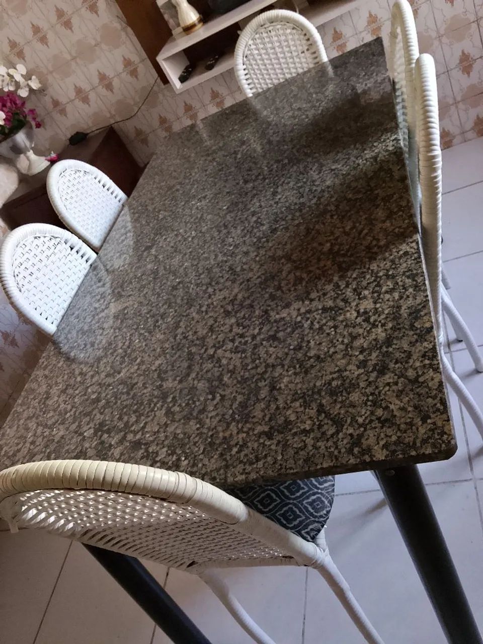 vende-se uma mesa 