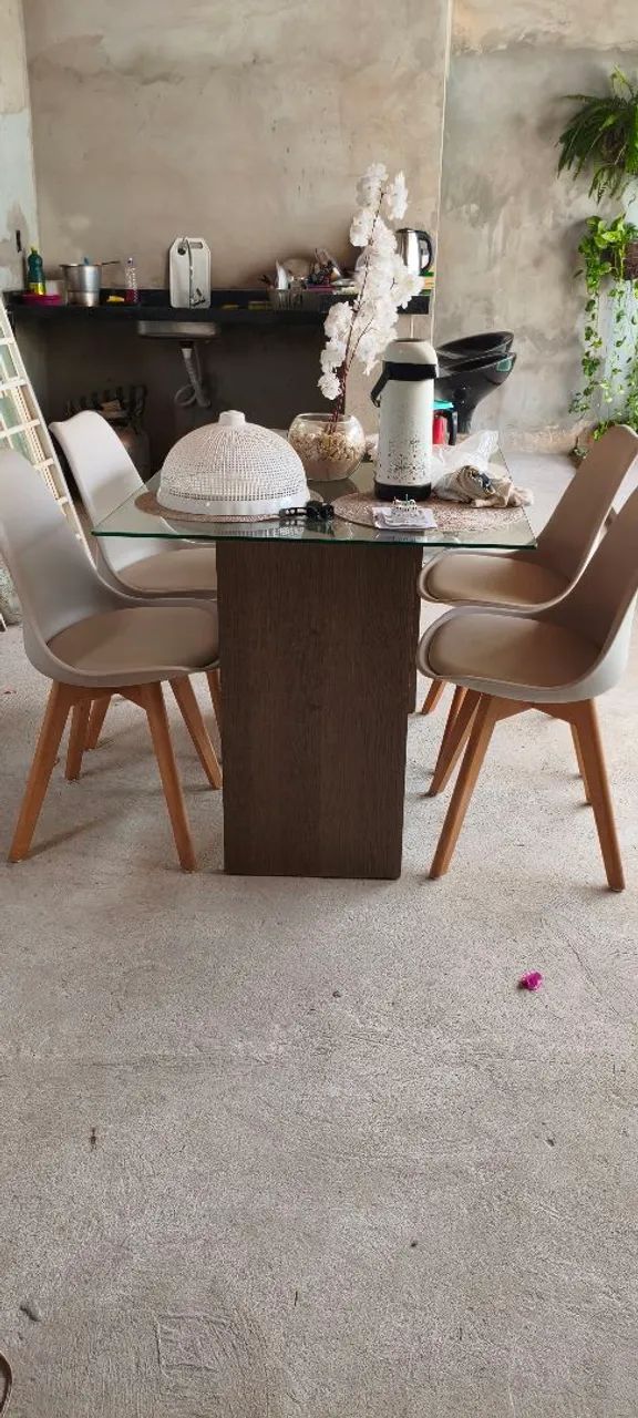Mesa com caldeiras 