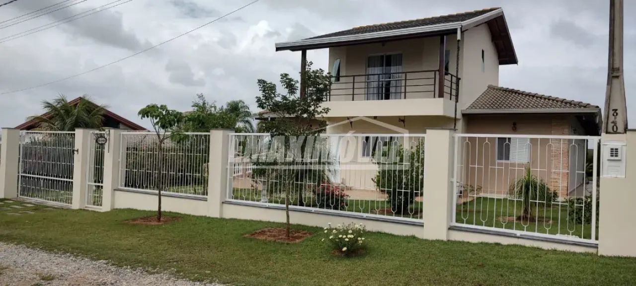 Casa em Condomínios em Alambari
