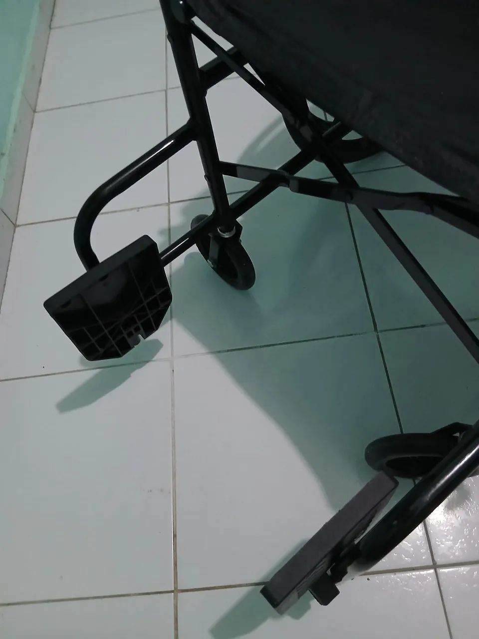 vendo cadeira de roda - Foto 2