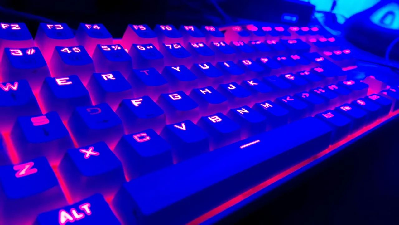 Teclado Mecânico Redragon Kumara Branco + Brinde - Foto 5
